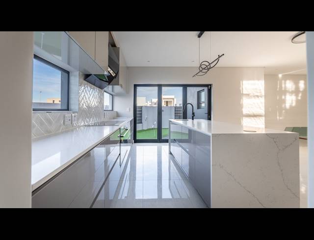 4 BEDROOM HOUSE FOR SALE IN SANDOWN